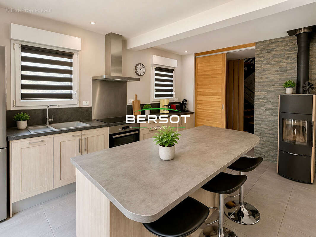 EXCLUSIVITÉ BERSOT IMMOBILIER - Villa contemporaine 145 m² avec 3 chambres, bureau, terrain de 946 m² et vue dégagée - photo 11