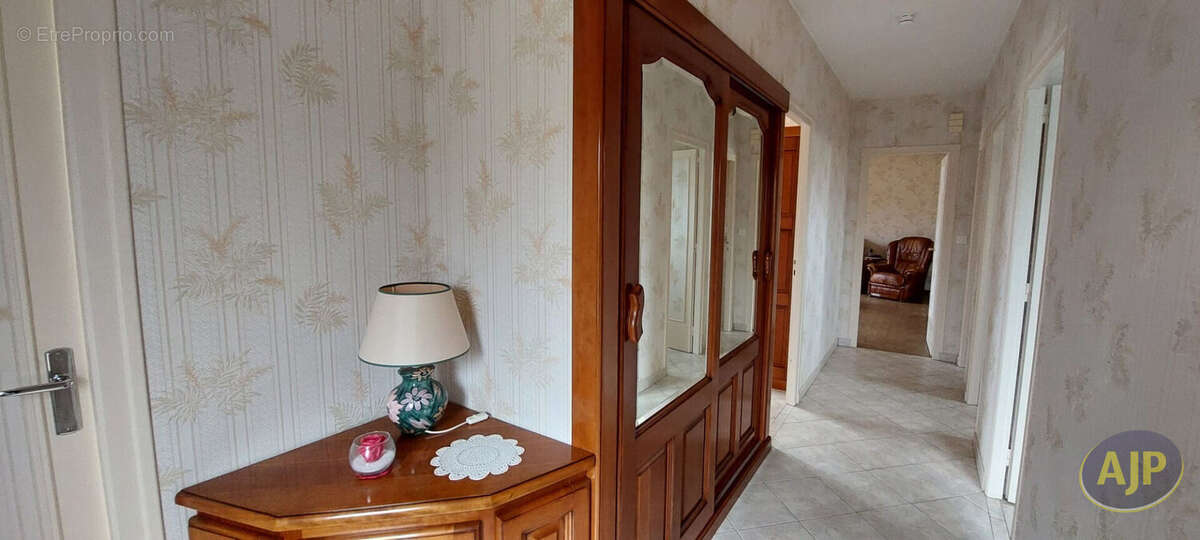 Maison à SAINT-JEAN-D'ILLAC