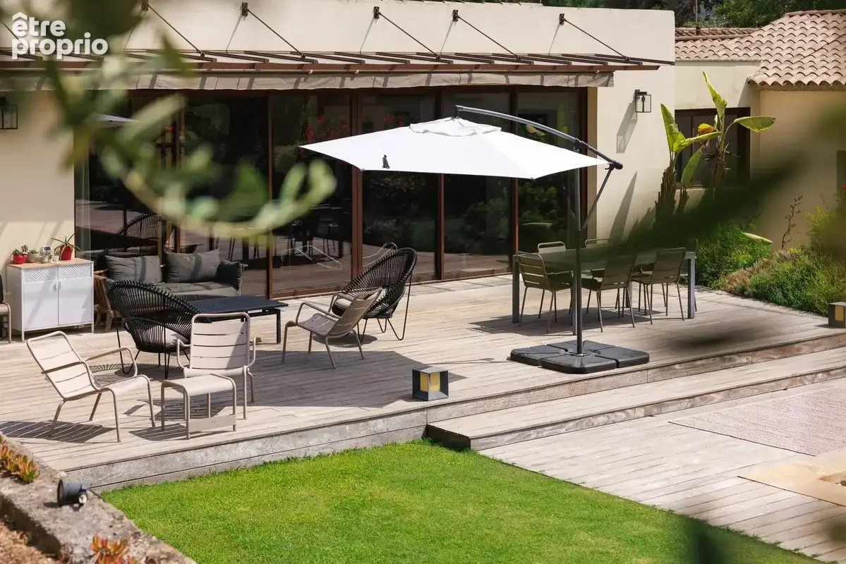 MOUGINS - Élegante bastide renovée de 1887  – Quartier résidentiel au calme à proximité des commerces - photo 7