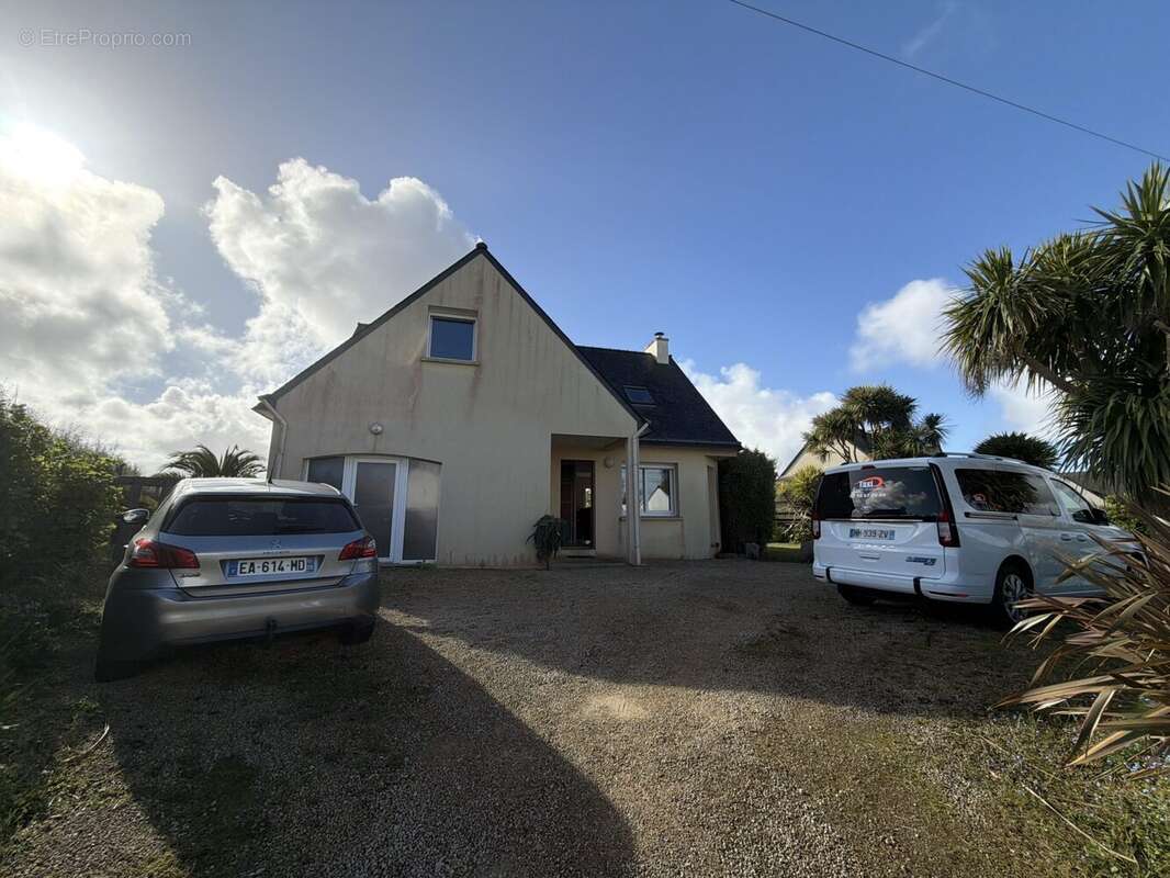 Maison à PLOUGOULM