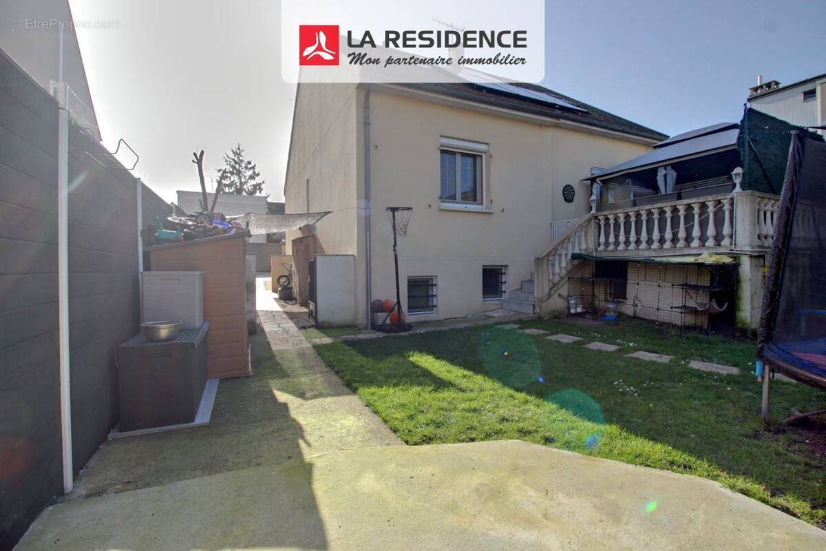 Maison à SARTROUVILLE