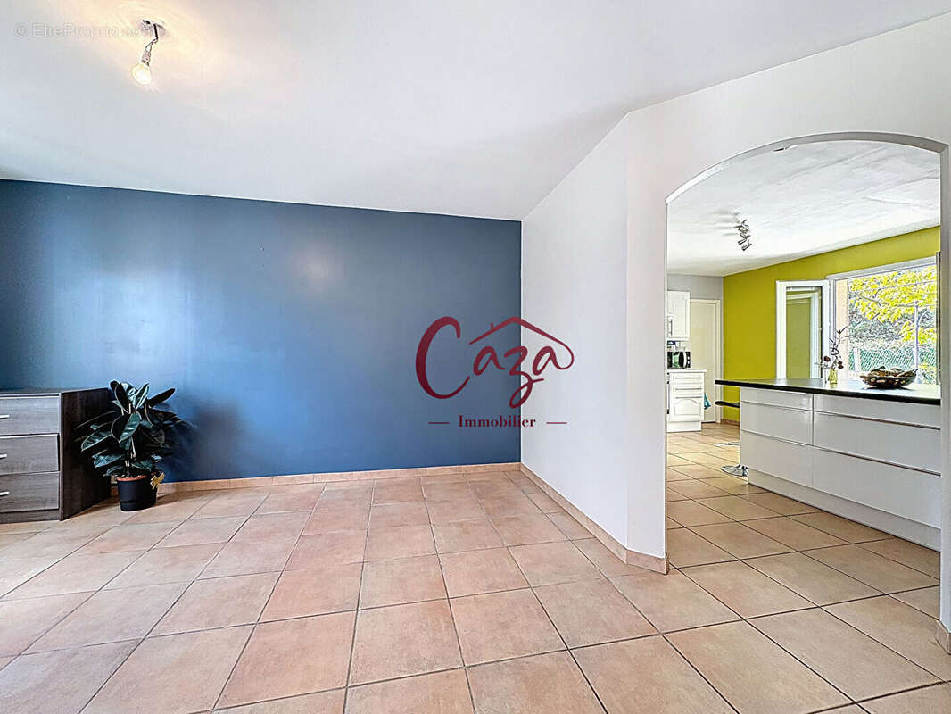 Maison à FARGUES-SAINT-HILAIRE