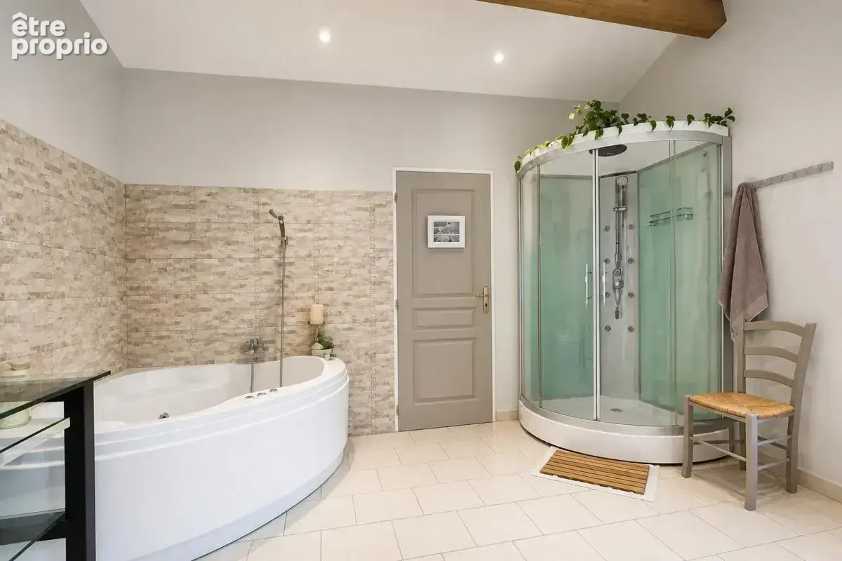 Le cadre idéal pour famille et vos projets professionnels-301 m² - photo 18