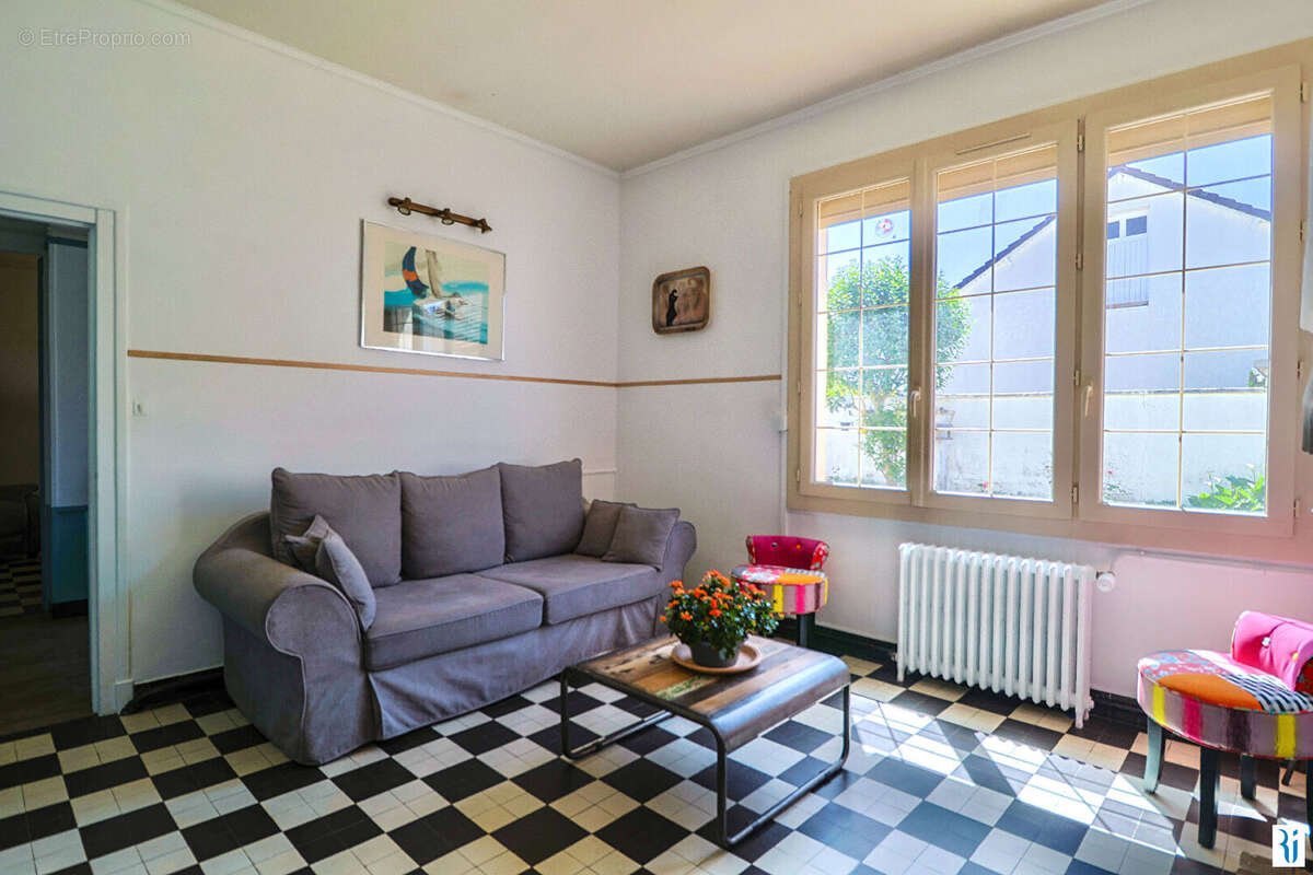 Maison à SAINT-ETIENNE-DU-ROUVRAY