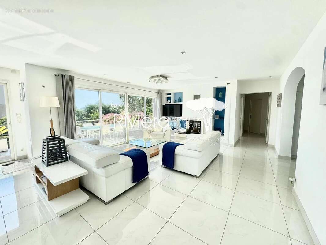 Cavalaire   propriété 309m2 vue mer, piscine & proche plages - photo 10