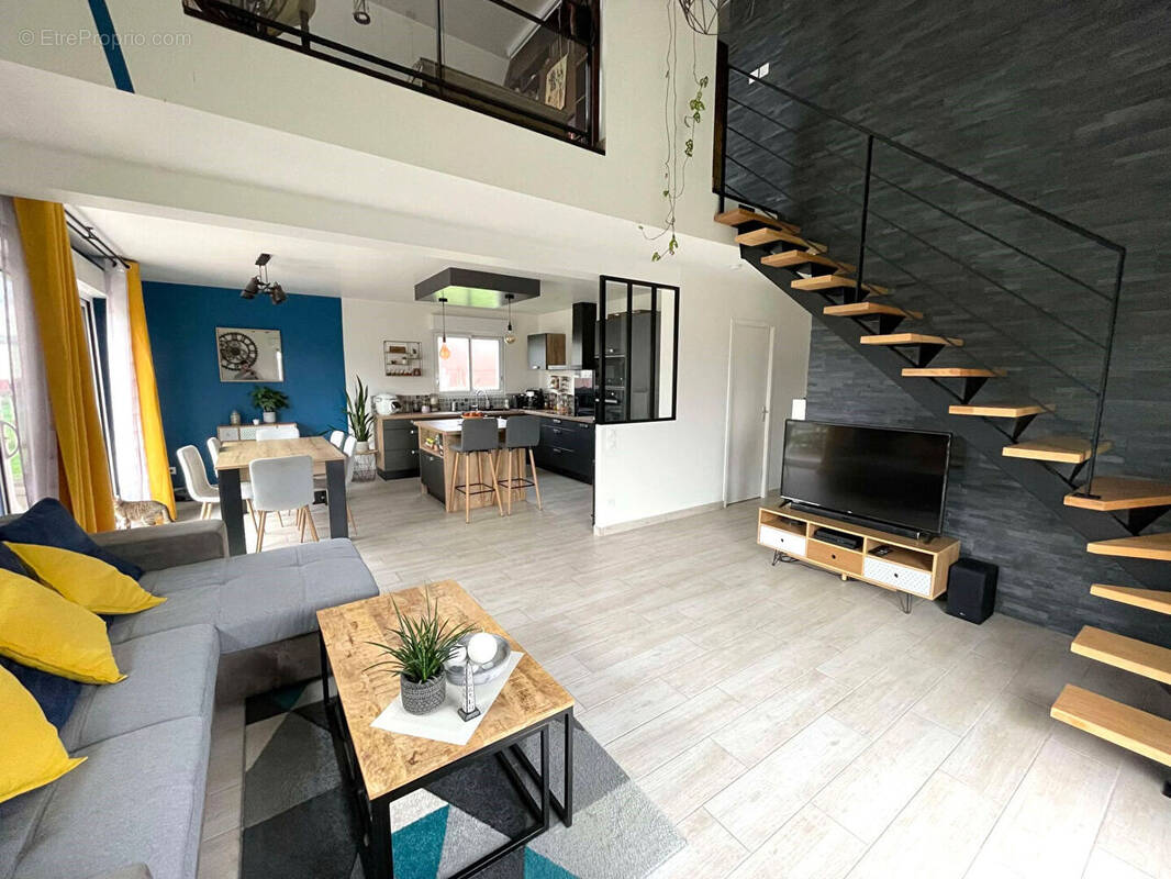 Maison à FEUGUEROLLES-BULLY