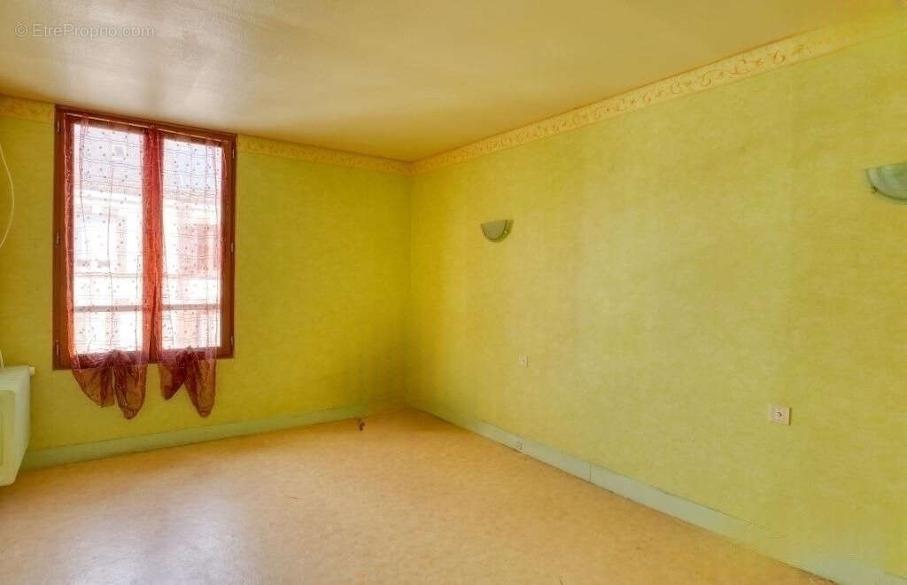 Commerce à LA BAZOCHE-GOUET