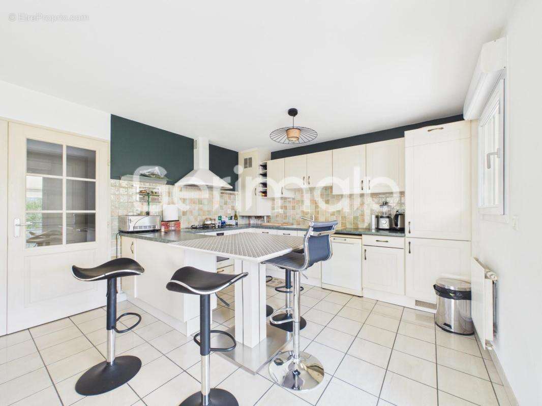 Vente - Appartement - 3 pièces + cuisine - 69,40 m² - 430 000 € - photo 7
