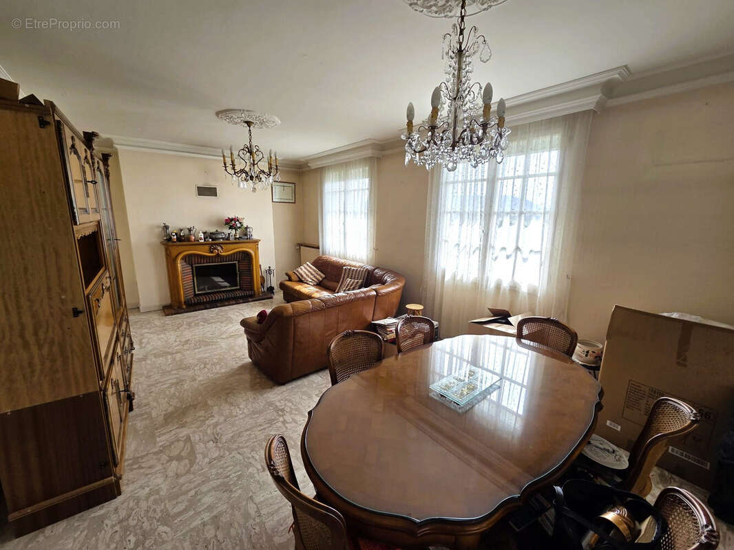 Maison 193 m² à Veyre-Monton  - photo 4