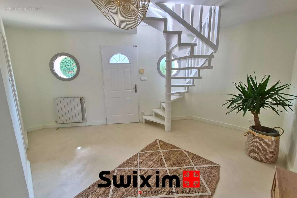 Propriété de 7 piéces avec un appartement de type T3. - photo 10