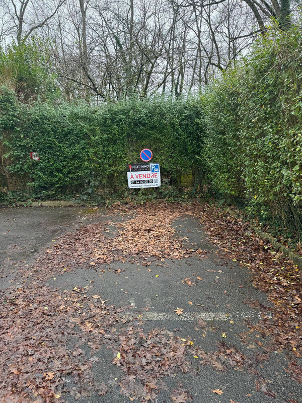 Parking à MONTEVRAIN