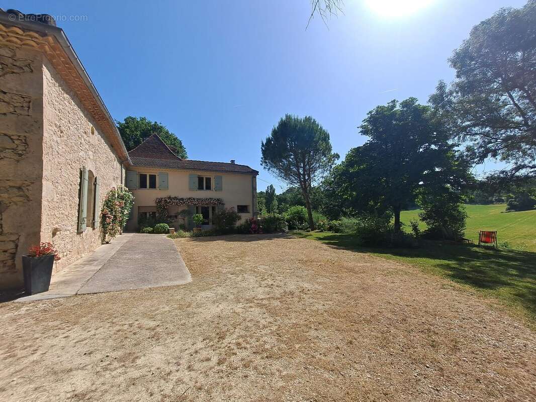 Maison 405 m² à Lectoure  - photo 3
