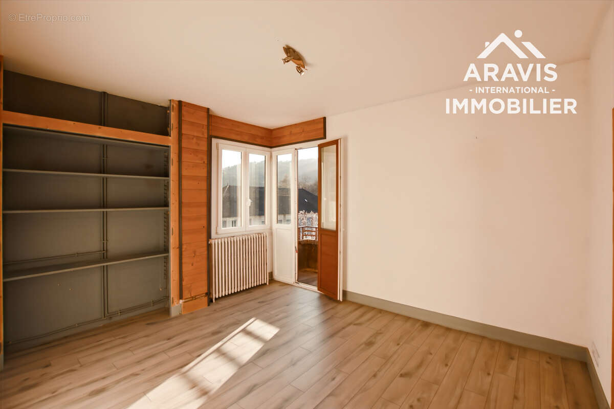 Appartement Au Dernier Etage Avenue des Thézières Avec Vue - photo 2
