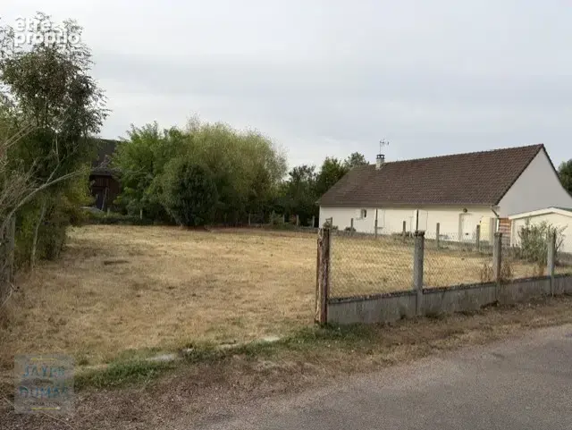 Terrain à SEVREY