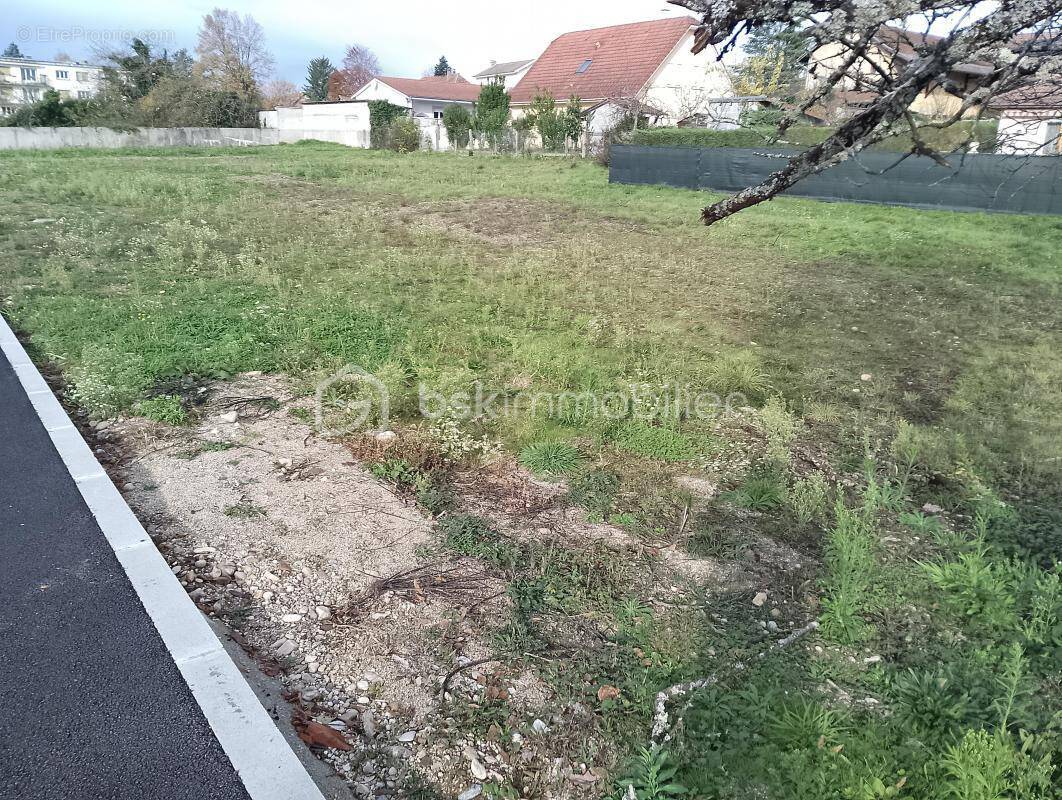 Terrain à LES ABRETS