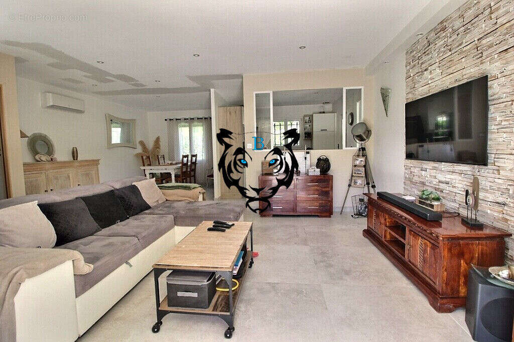 Maison à LE MUY