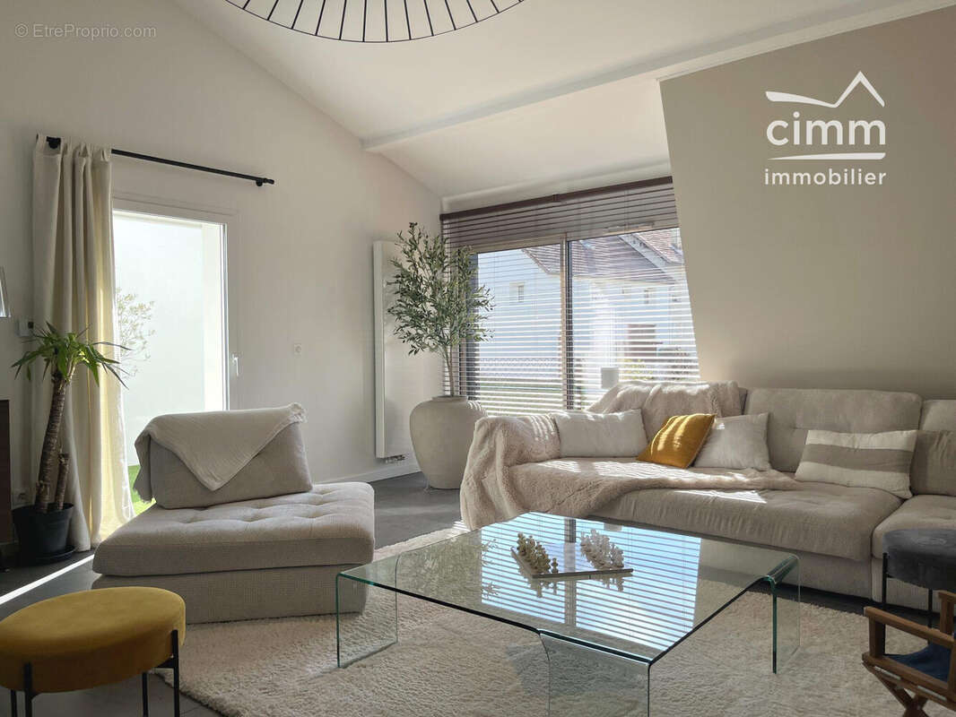 Appartement 139 m² à Challes-Les-Eaux  - photo 2