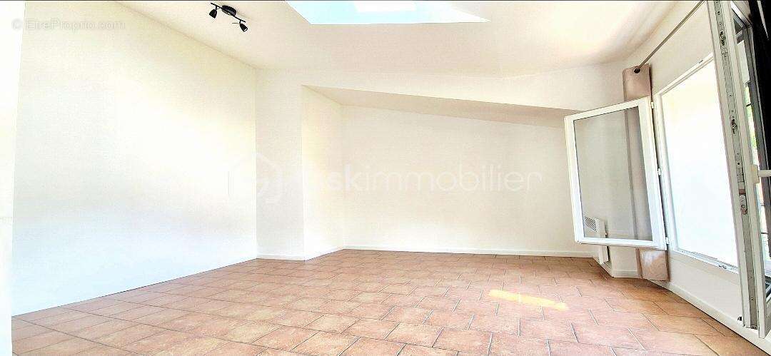 Grand t2 de 62m² avec mezzanine--tout a pied--faibles charges--bon classement dpe - photo 2