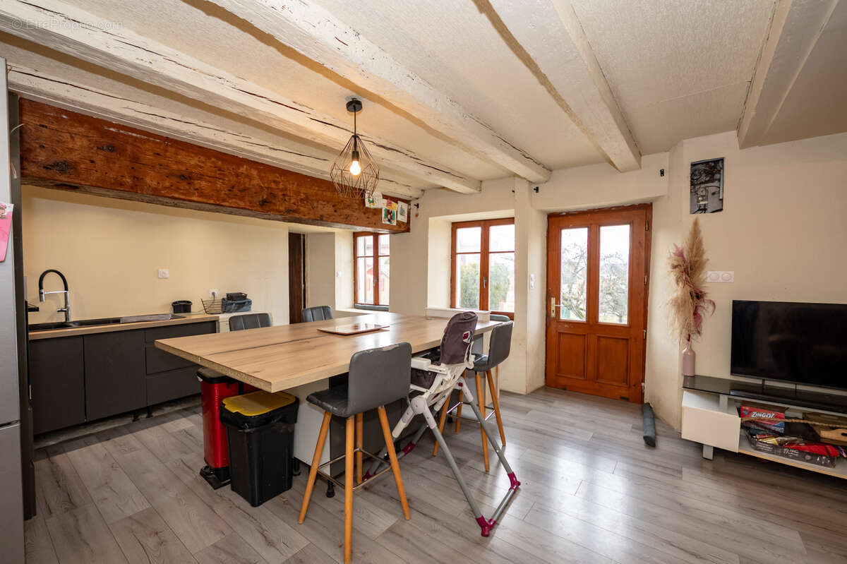 Maison à BIANS-LES-USIERS