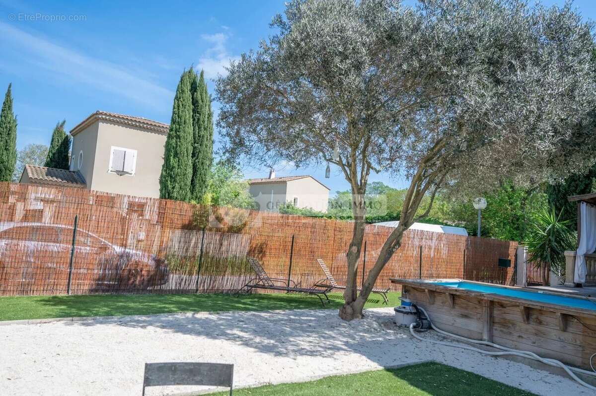 Maison à SAINT-ETIENNE-DU-GRES