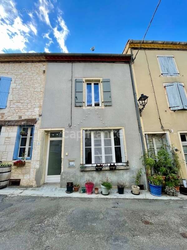 Maison à vendre en pierre 5 pièces, rénovée avec charme en plein cœur de Puylaroque (82) - photo 2