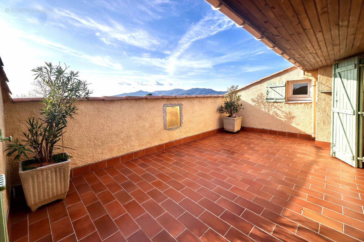 Appartement à PUGET-SUR-ARGENS