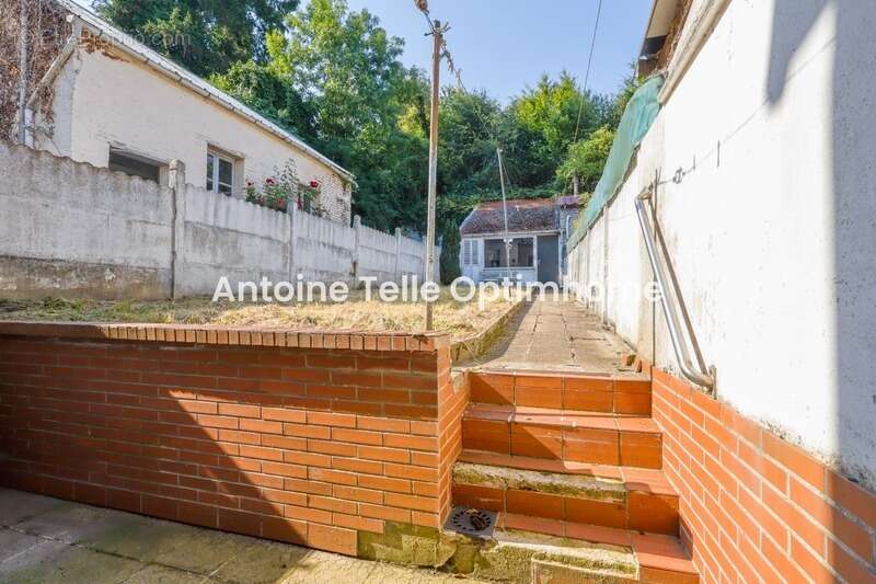 Le Cateau 59360 - Maison de ville avec garage & jardin clos - De l'espace à moderniser ! - photo 2