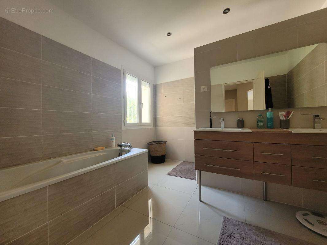 Maison à SAINT-MARTIN-D&#039;ARDECHE