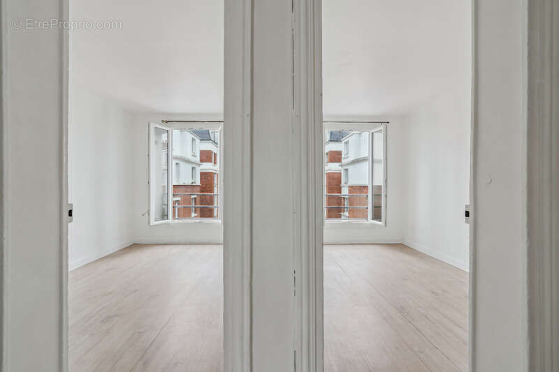 Appartement à PARIS-17E