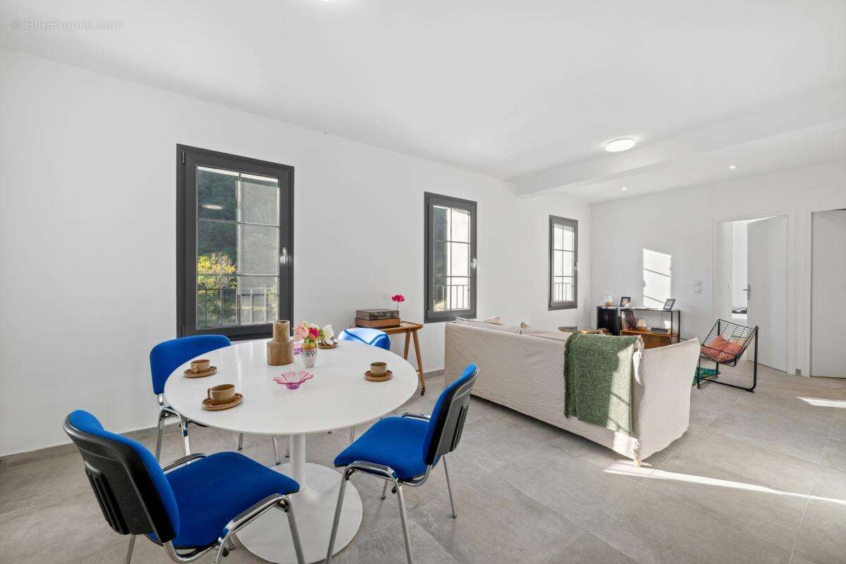 Appartement à TOURRETTE-LEVENS