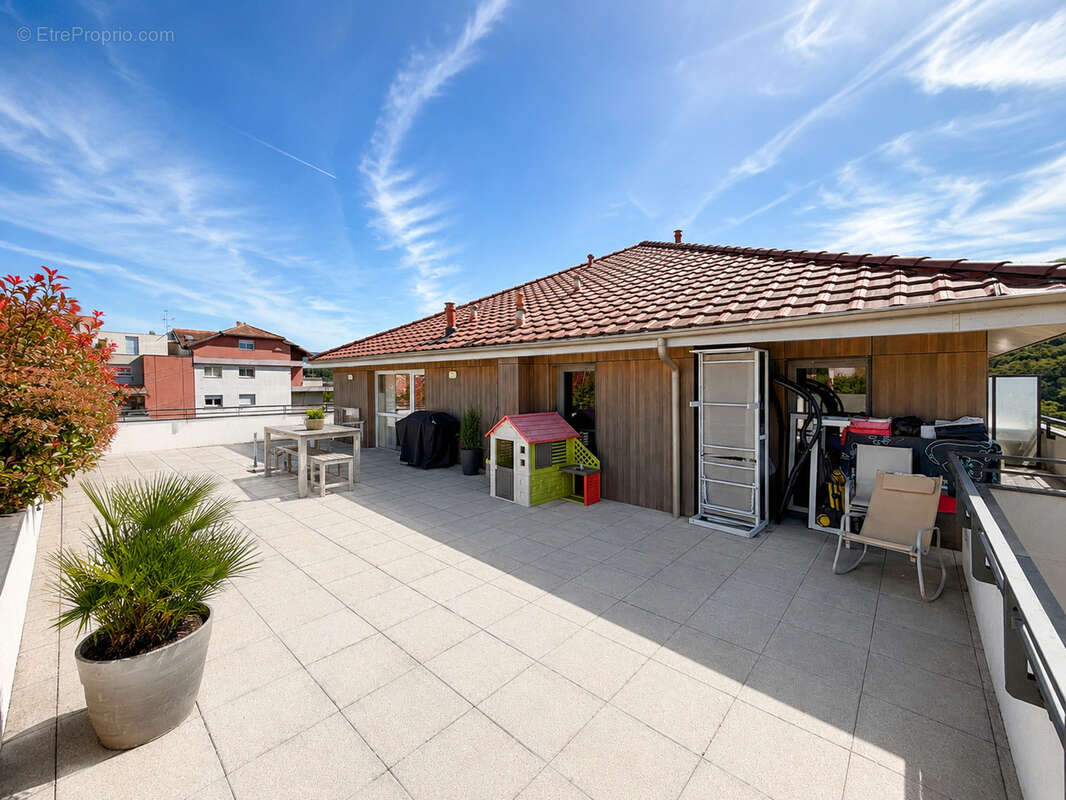 Appartement à VETRAZ-MONTHOUX