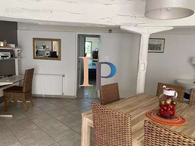 Maison à SAINT-CHRISTOPHE-EN-BRIONNAIS