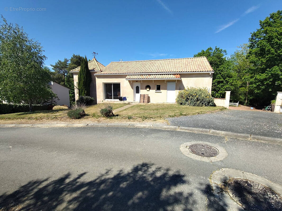 Maison à COURSAC