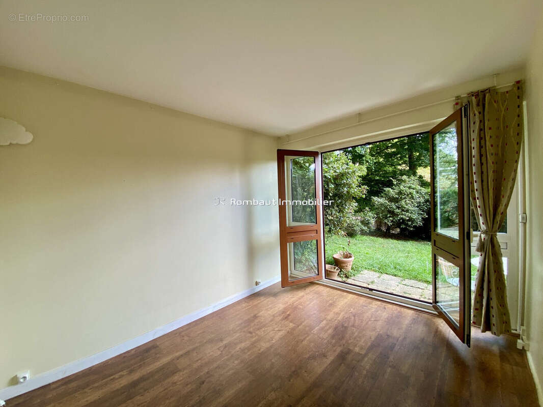 Appartement à LA CELLE-SAINT-CLOUD