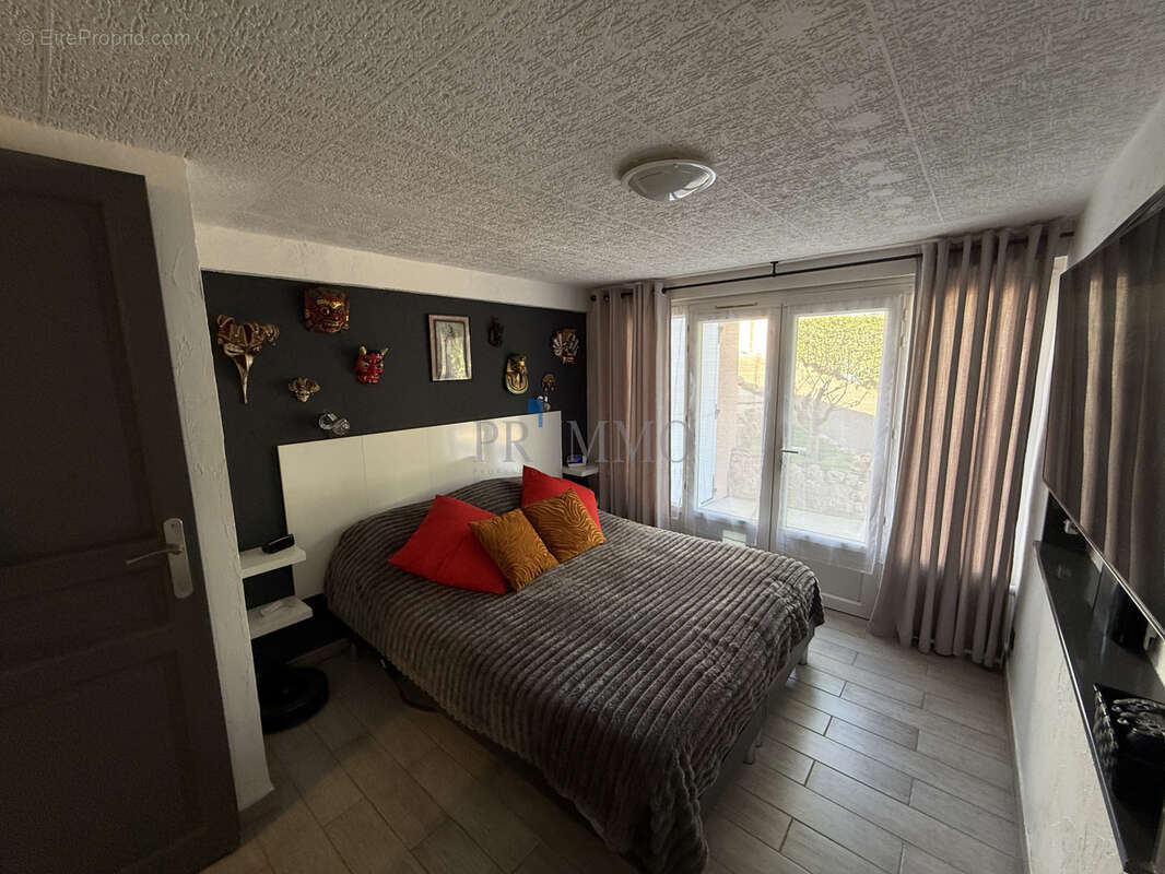 Maison à ROQUEBRUNE-SUR-ARGENS