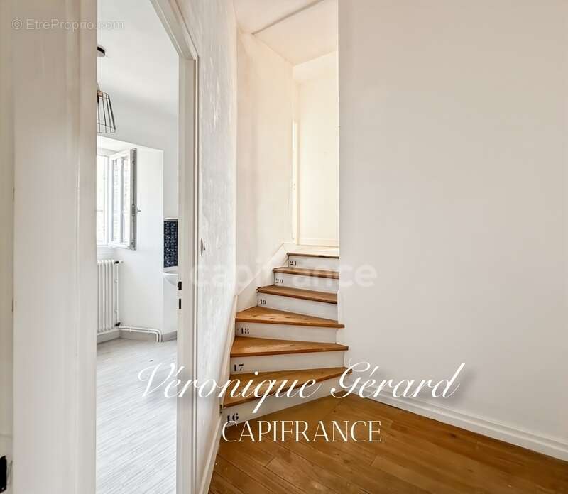 Maison à PETIT-PALAIS-ET-CORNEMPS