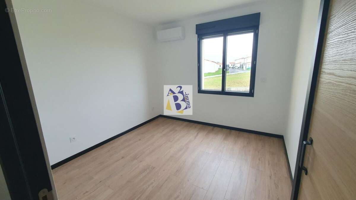 Maison à RUELLE-SUR-TOUVRE