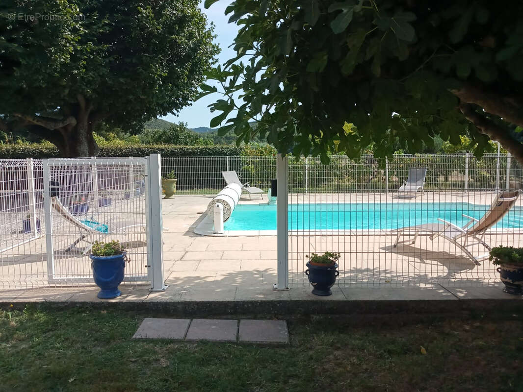 Maison à LA ROQUE-D'ANTHERON