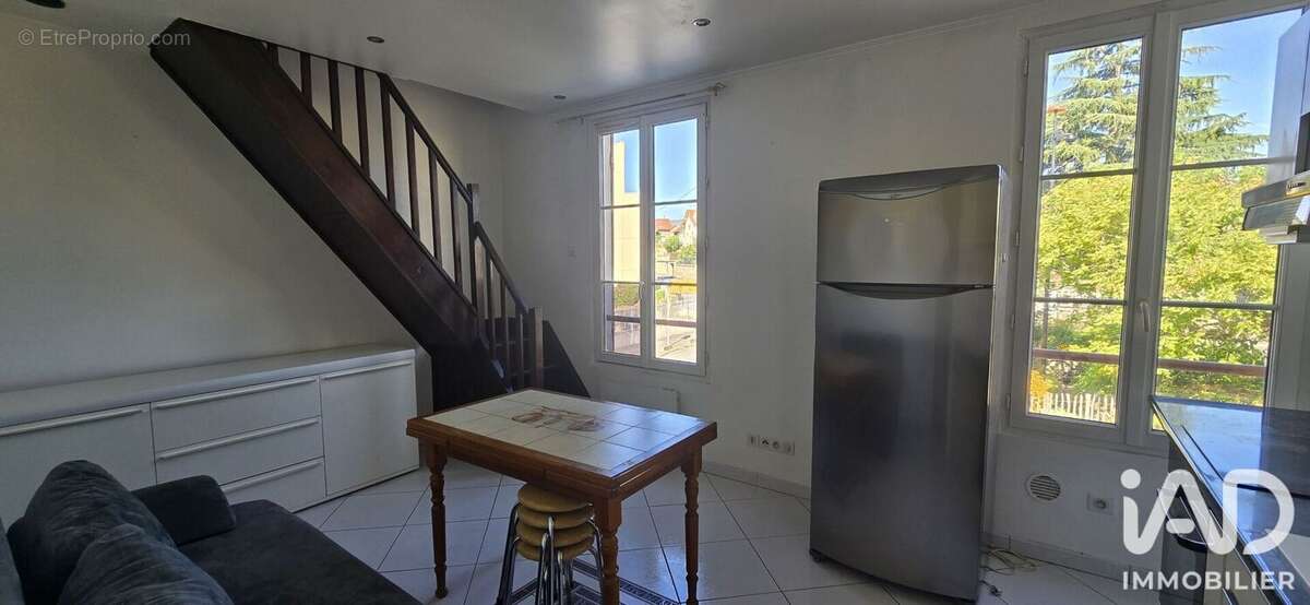 Appartement 28 m² à Villeneuve-Le-Roi  - photo 2