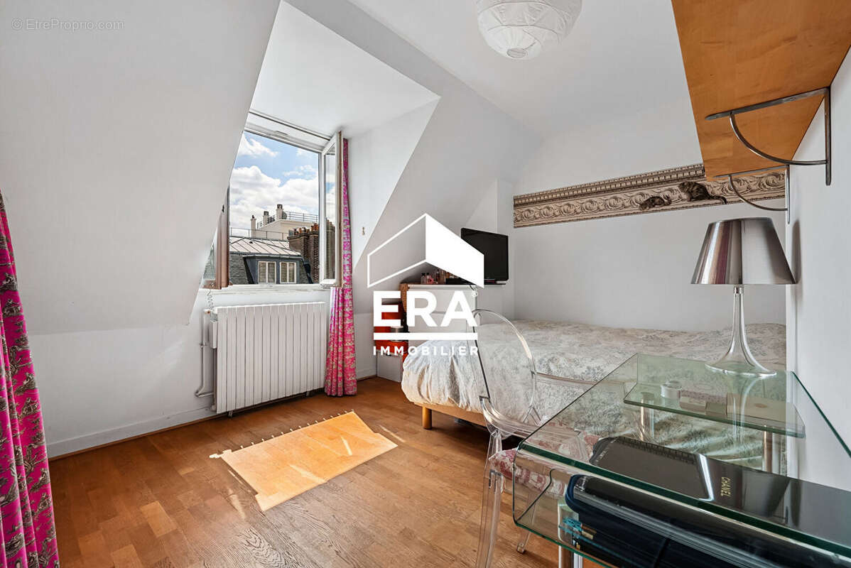 Appartement à PARIS-8E