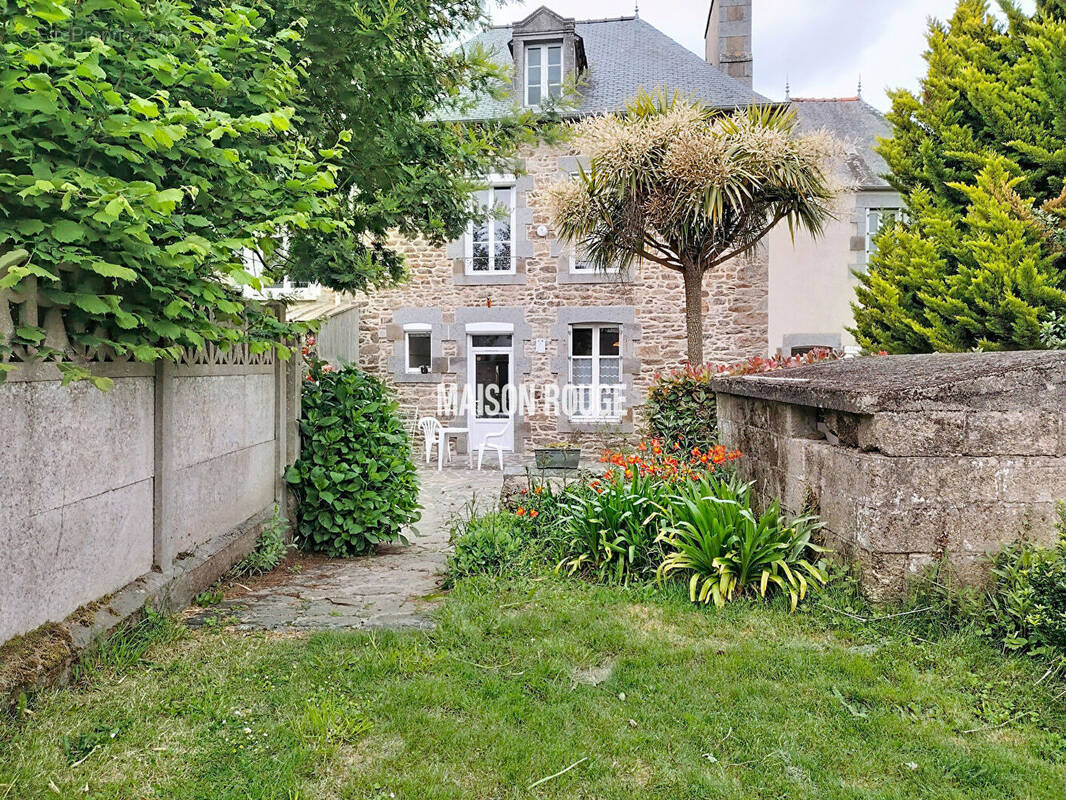 Maison à SAINT-PIERRE-DE-PLESGUEN