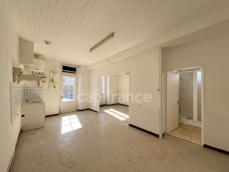 Ensemble immobilier de 131 m² - Terrain constructible et fort potentiel - Chepniers (17) - photo 8
