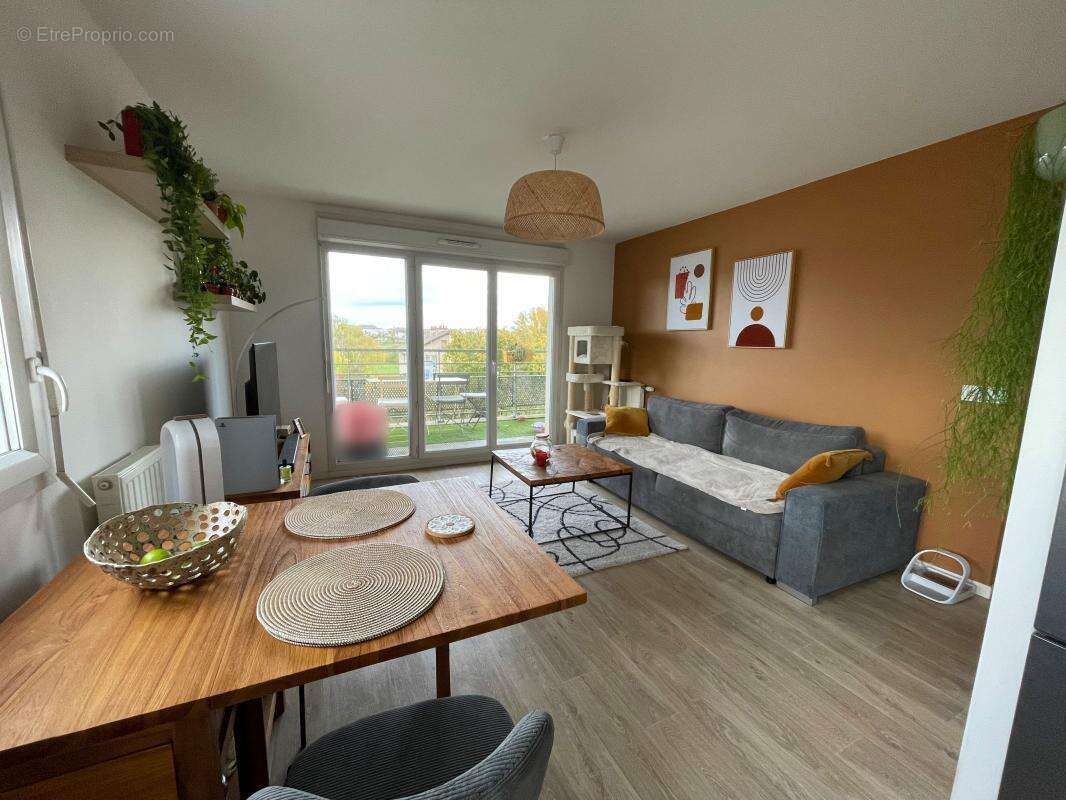 Appartement à SAULX-LES-CHARTREUX