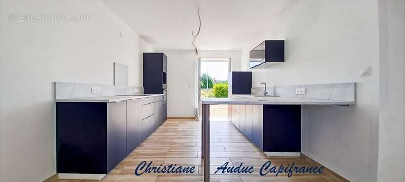 5 minutes de Génelard, au calme, maison en pierre, de plain-pied, rénovée en 2025, de 118.50 m², 135 m² de grenier aménageable,  - photo 3