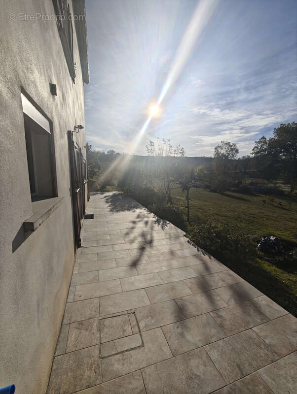 Maison à VILLENEUVE-LES-MONTREAL