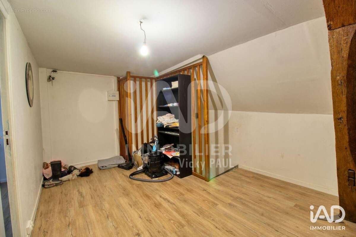 Photo 4 - Commerce à NEUVILLE-AUX-BOIS