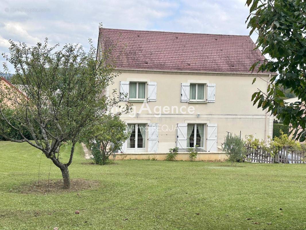 Maison à COURTOIS-SUR-YONNE