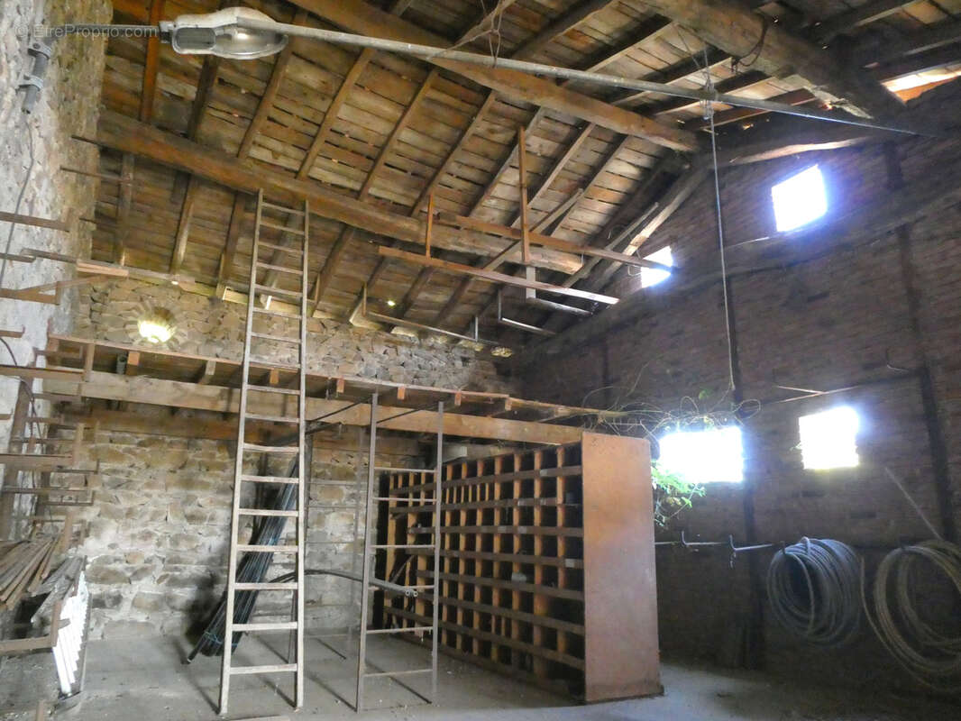 Maison à CHAMBOST-LONGESSAIGNE