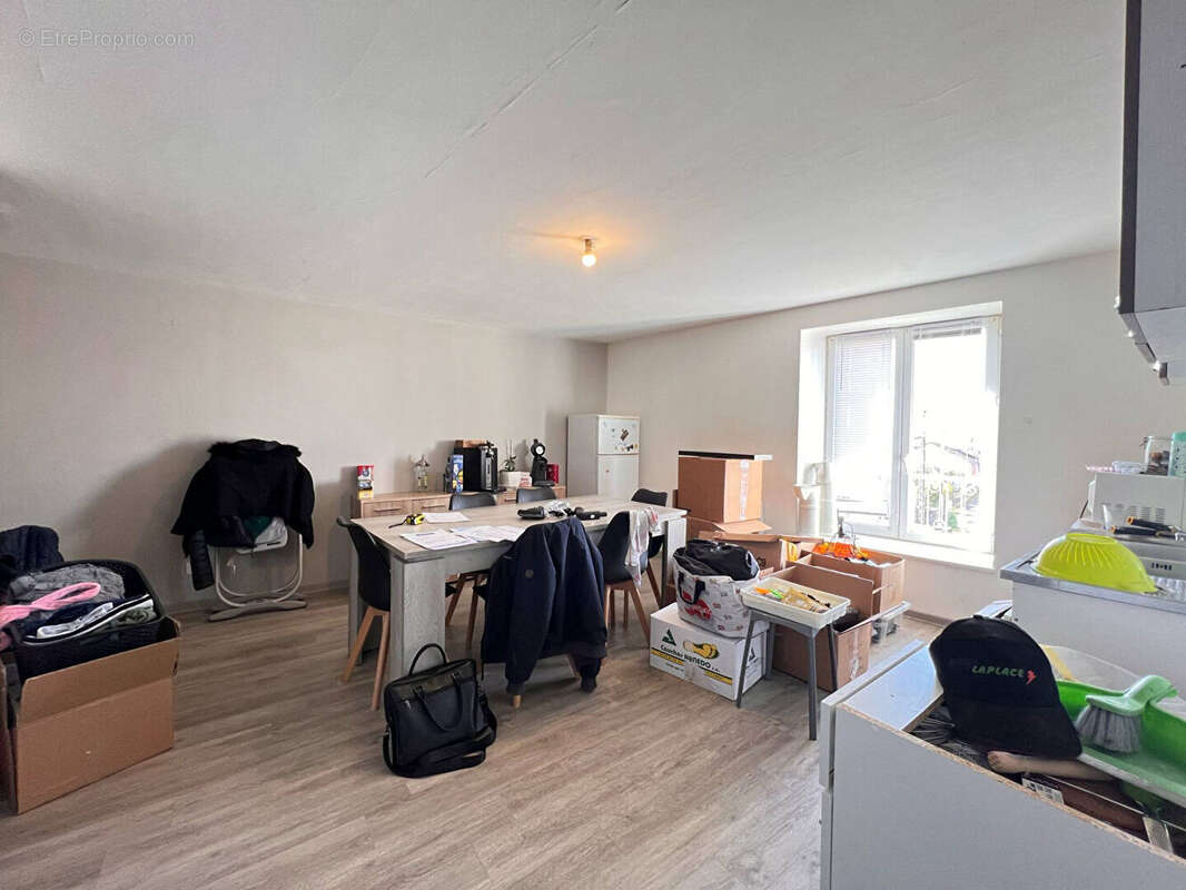 Appartement à MAIZIERES-LES-VIC