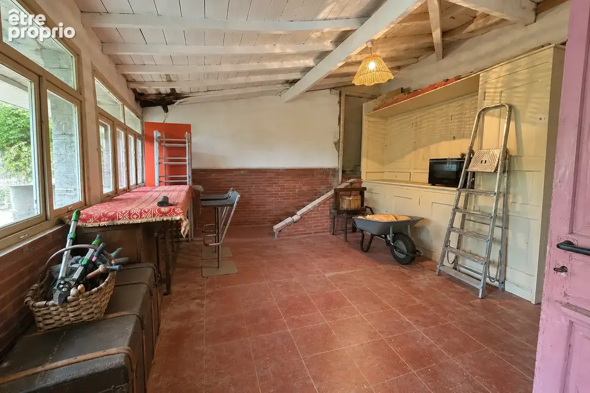 Maison de maître atypique avec maison secondaire, piscine et jardin. - photo 30